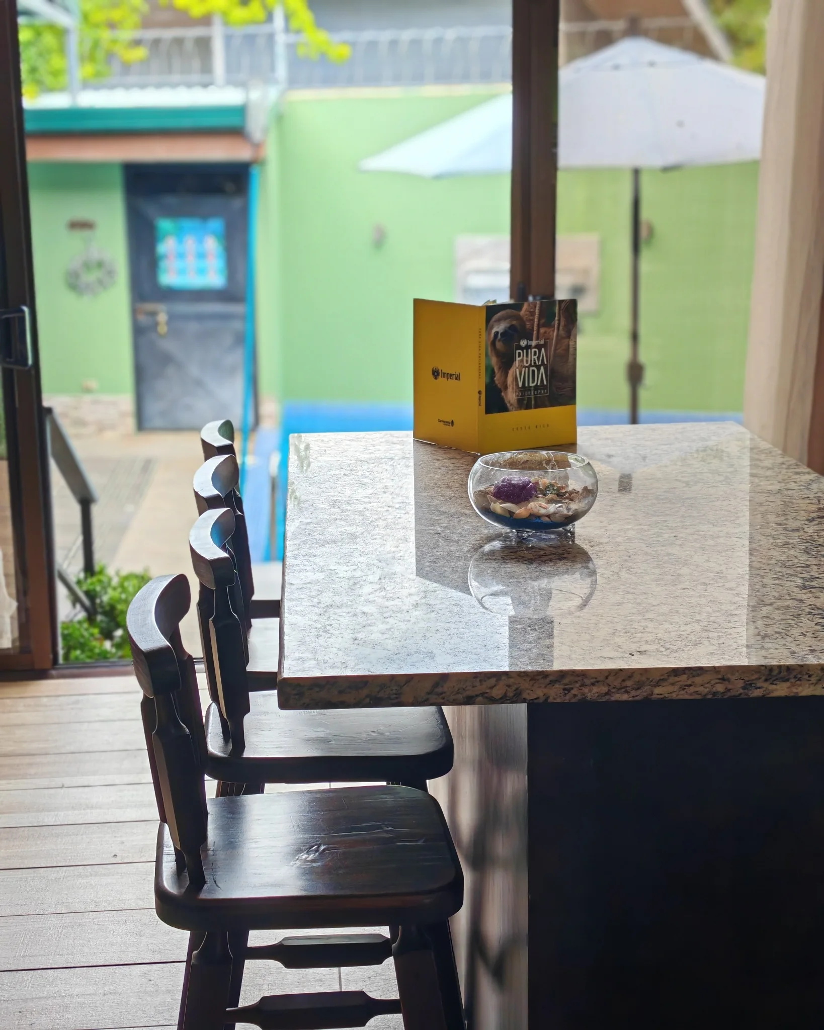 Barra y comedor de Casa Linda