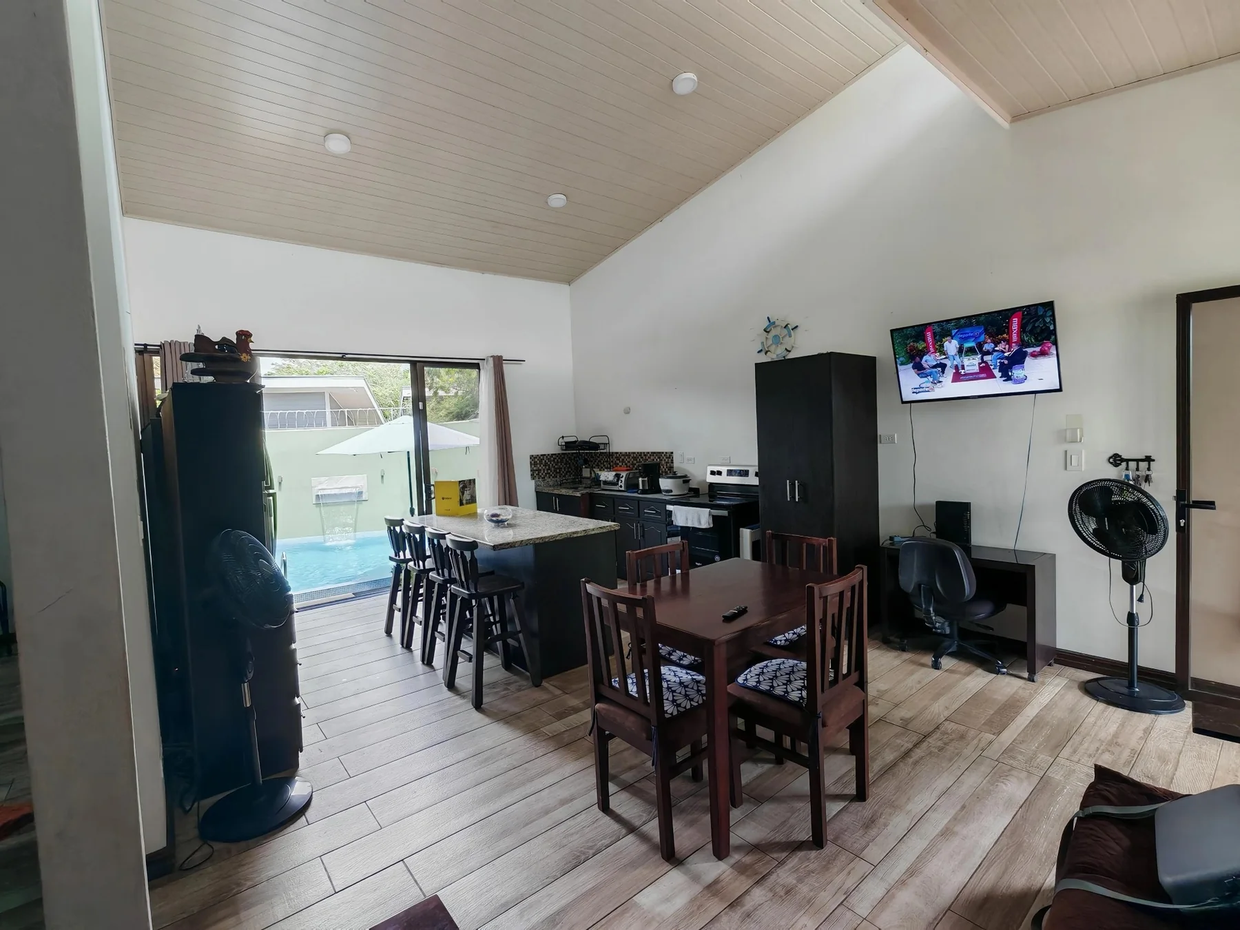 Cocina y comedor de Casa Linda
